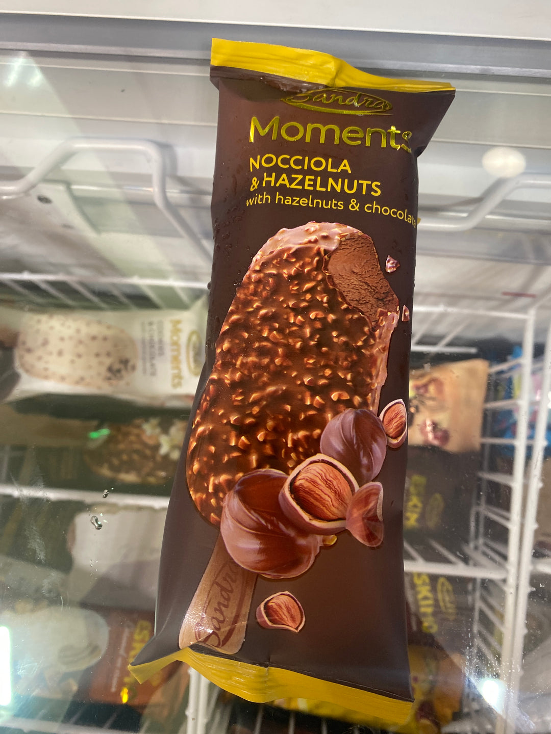 Moments Nocciola & Hazelnut Ice Cream 85g