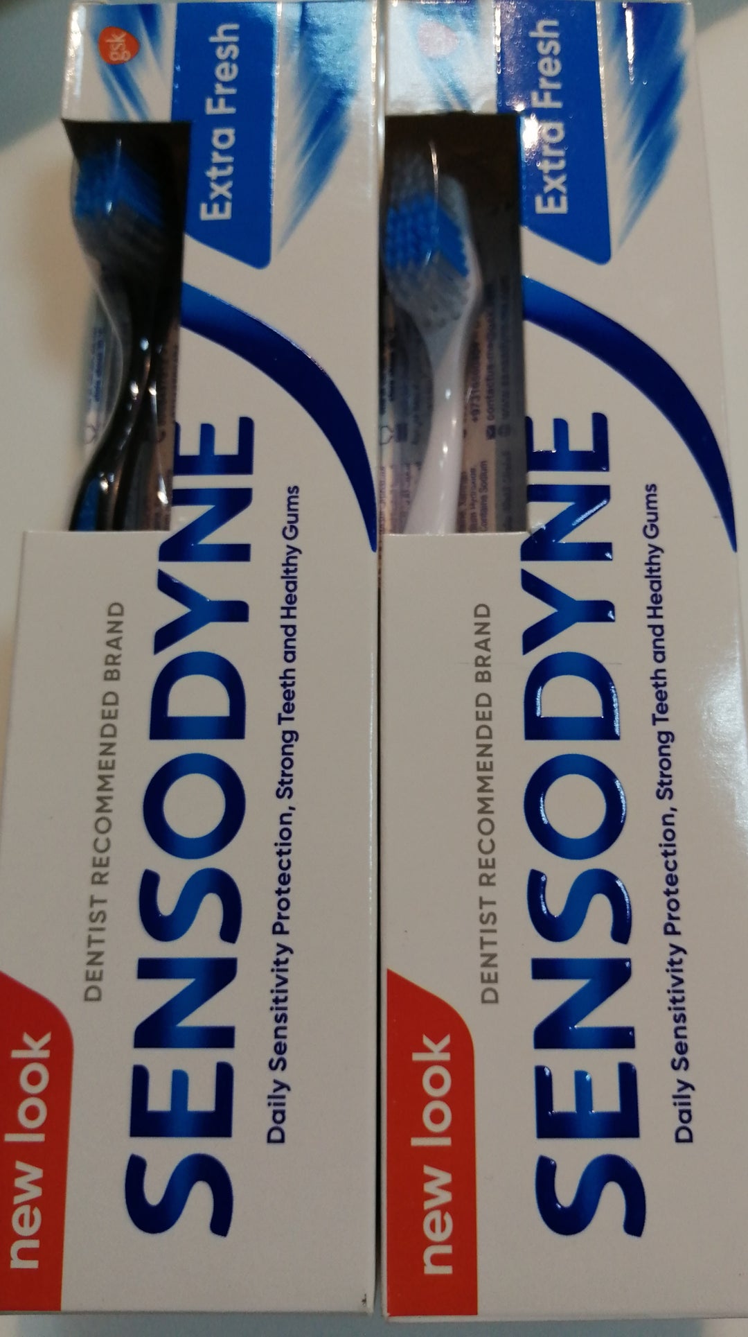 Sensodyne Extra Fresh Free Toothbrush 75ml